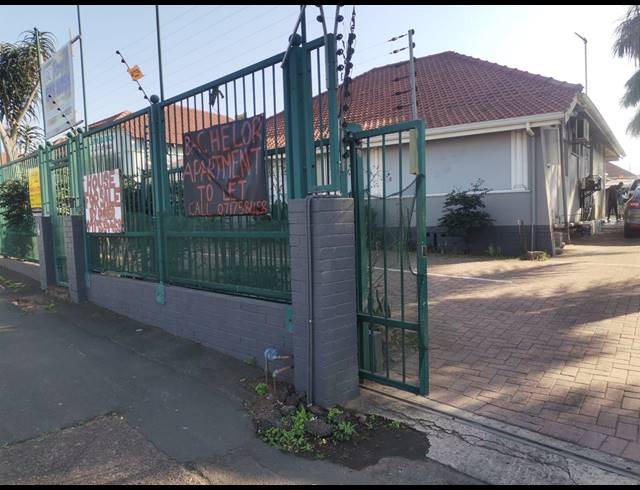 8 BEDROOM HOUSE FOR SALE IN GLENWOOD